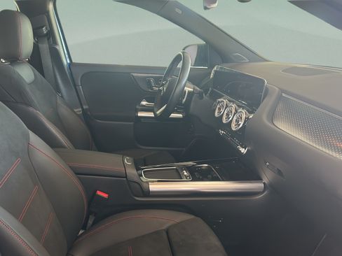 Used 2025 Mercedes-Benz GLA 250 image 42