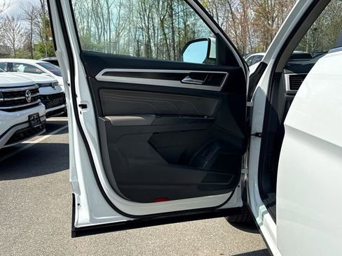 Certified 2023 Volkswagen Atlas SE w/ Panoramic Sunroof Package image 11