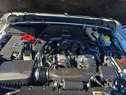 Used 2018 Jeep Wrangler Unlimited Rubicon w/ Dual Top Group image 33