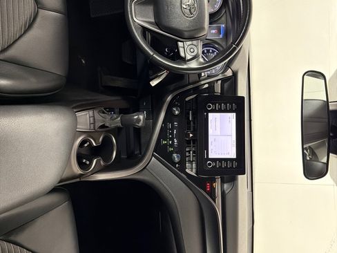 Used 2022 Toyota Camry SE FWD image 25