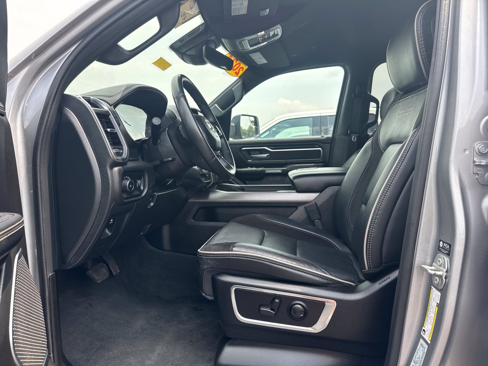 Used 2024 RAM 1500 Laramie AWD/4WD image 21