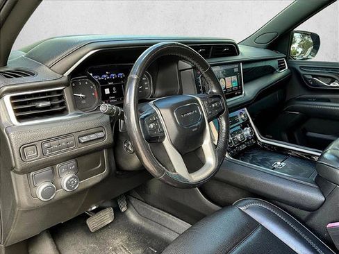 Used 2021 GMC Yukon Denali w/ Denali Premium Package image 12