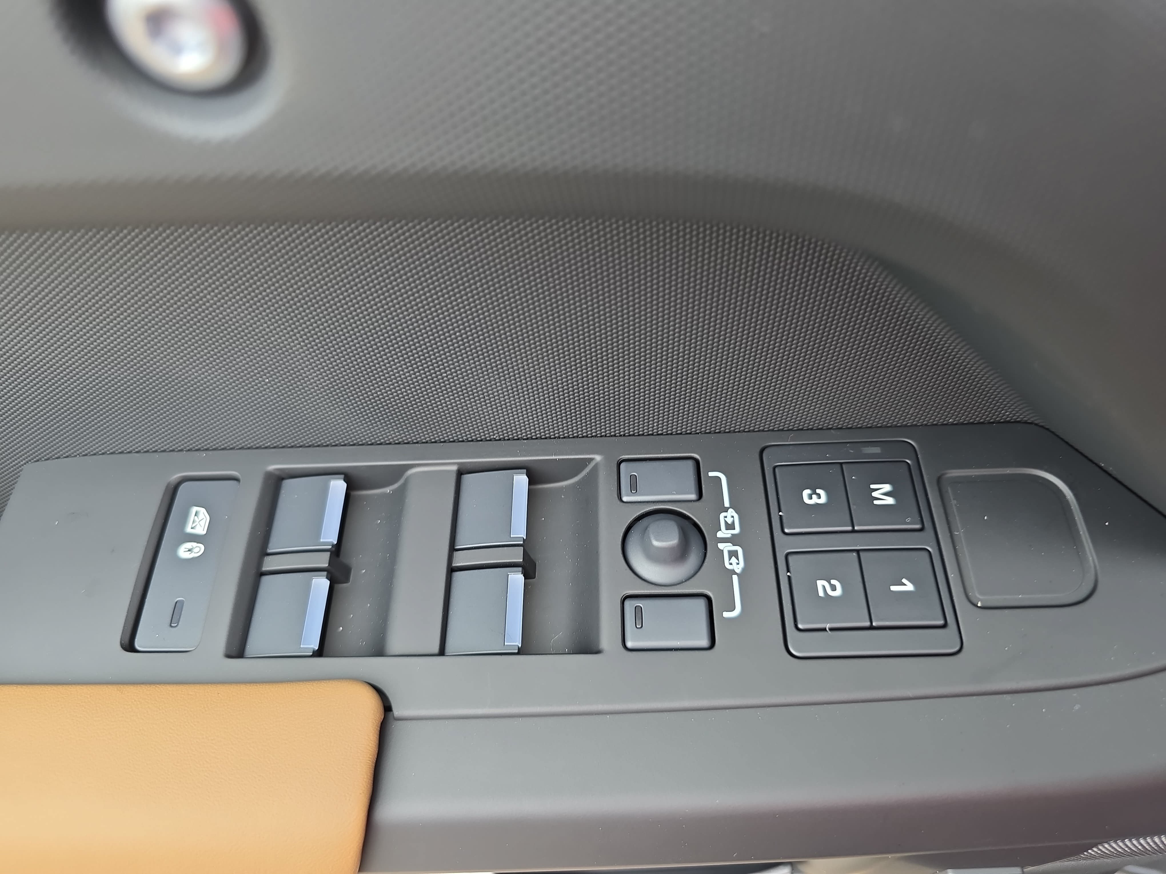 New 2026 Land Rover Defender 110 X-Dynamic SE AWD/4WD image 27