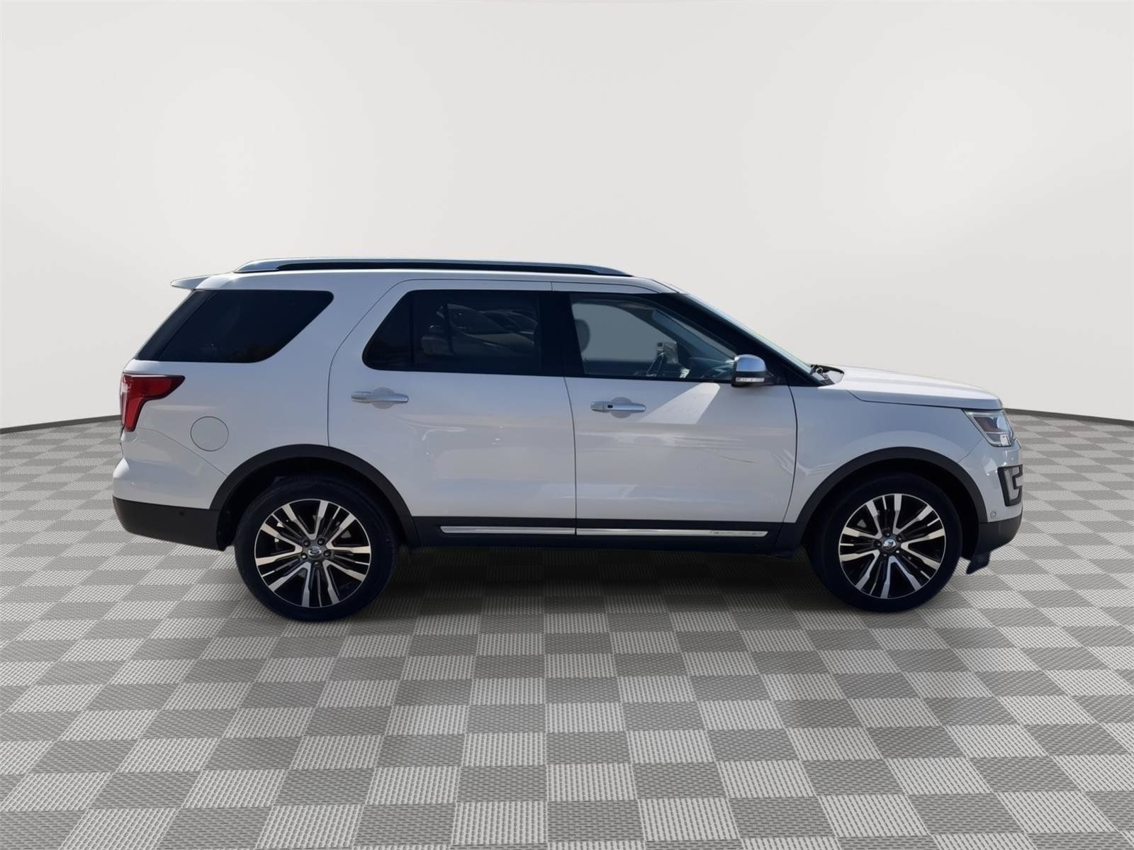 Used 2017 Ford Explorer Platinum AWD/4WD image 5