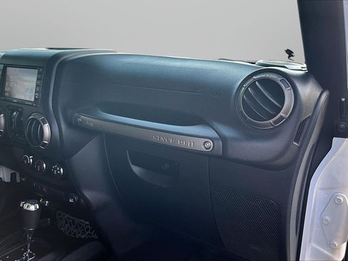 Used 2018 Jeep Wrangler Unlimited Sport AWD/4WD image 21