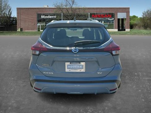 Used 2023 Nissan Kicks SV image 3