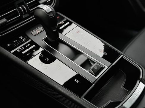 New 2026 Porsche Macan image 29