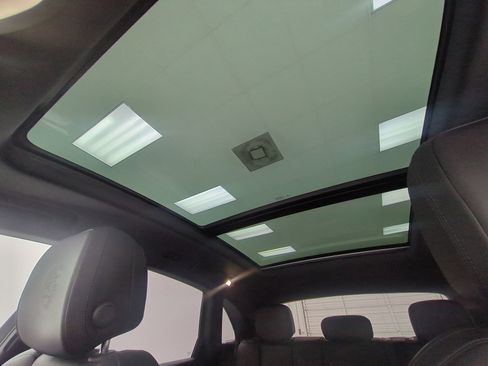 Certified 2022 Porsche Macan AWD/4WD image 21