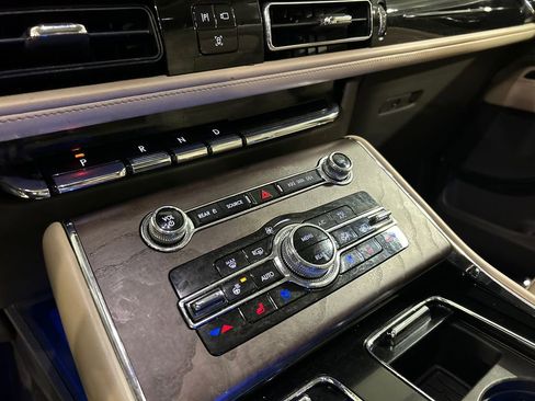Used 2023 Lincoln Aviator Reserve w/ Jet Package AWD/4WD image 17