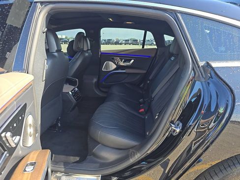 Used 2022 Mercedes-Benz EQS 450+ Sedan image 3