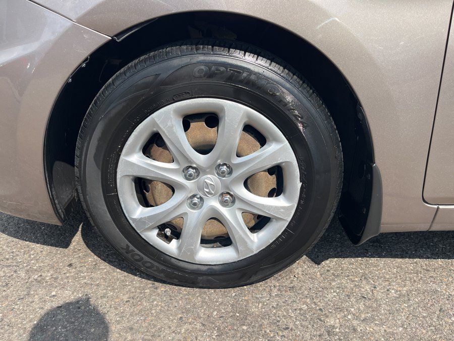 Used 2013 Hyundai Accent GS FWD image 22