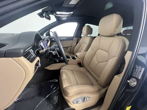 Certified 2026 Porsche Macan AWD/4WD image 5