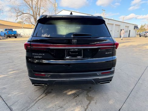 Used 2025 Buick Enclave Preferred w/ Power Package image 10