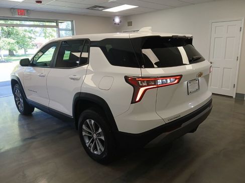 Used 2025 Chevrolet Equinox LT FWD image 3