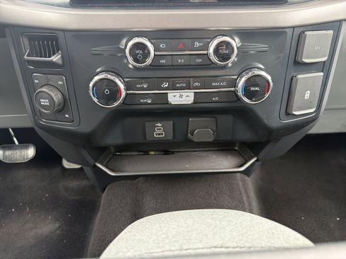Used 2025 Ford F150 XLT w/ Equipment Group 301A Standard image 17