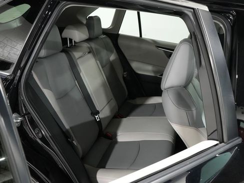 Used 2022 Toyota RAV4 XLE Premium image 30