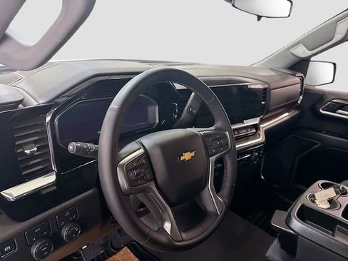 Used 2025 Chevrolet Silverado 1500 LT image 10