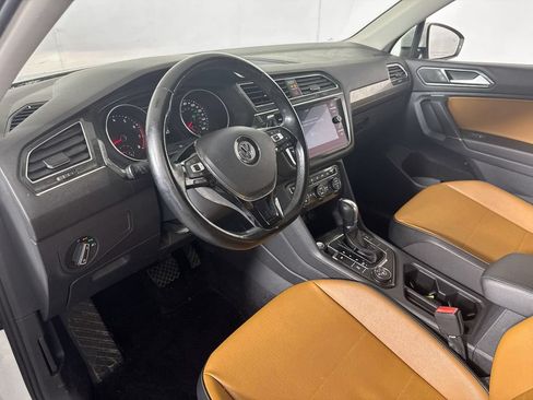 Used 2018 Volkswagen Tiguan SE AWD/4WD image 9