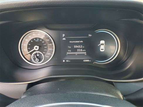 Used 2023 Genesis G70 2.0T image 25