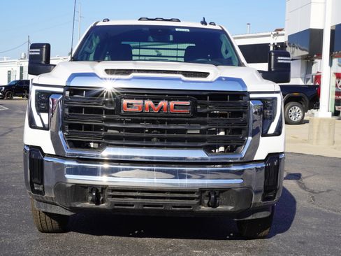 New 2025 GMC Sierra 3500 Pro w/ Convenience Package AWD/4WD image 2
