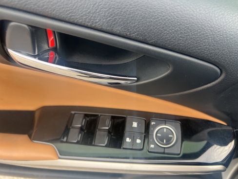 Used 2016 Lexus IS 200t image 21