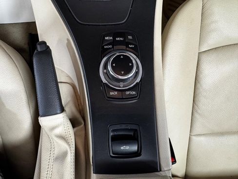Used 2013 BMW 335i Convertible image 28