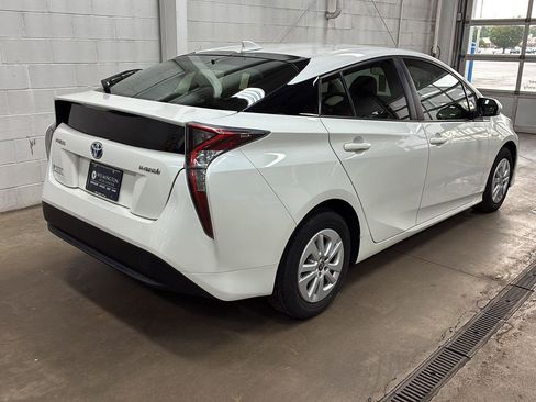 Used 2016 Toyota Prius Two FWD image 2
