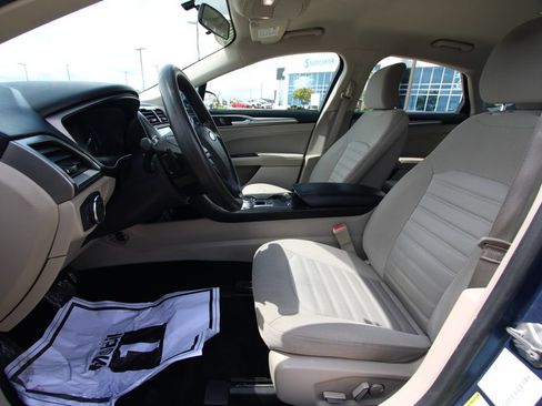 Used 2018 Ford Fusion SE w/ Fusion SE Technology Package FWD image 6
