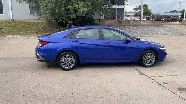 Used 2024 Hyundai Elantra SEL FWD image 9