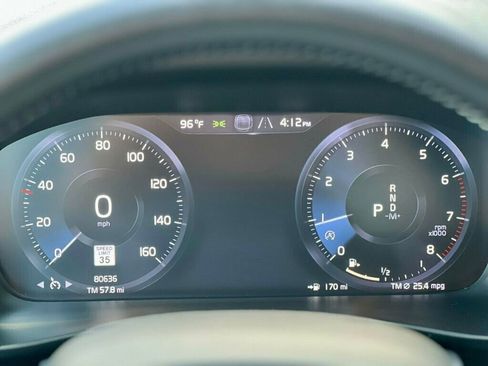 Used 2021 Volvo XC40 T4 Momentum FWD image 20