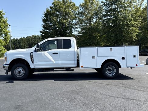 New 2025 Ford F350 XL w/ XL Chrome Package image 19