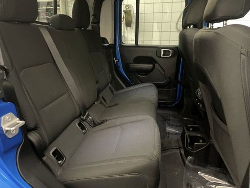 Used 2023 Jeep Gladiator Sport image 19