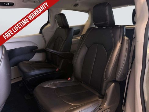 Used 2024 Chrysler Pacifica Limited FWD image 34