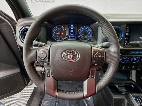 Used 2022 Toyota Tacoma TRD Off-Road image 11