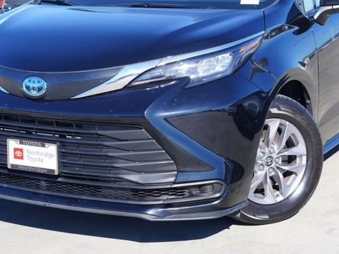 Certified 2024 Toyota Sienna LE image 6