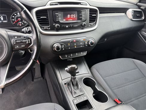 Used 2016 Kia Sorento LX w/ LX Convenience Package image 28