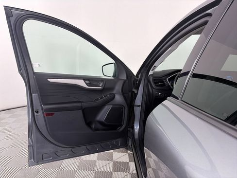 Certified 2022 Ford Escape SE w/ SE Sport Appearance Package AWD/4WD image 10