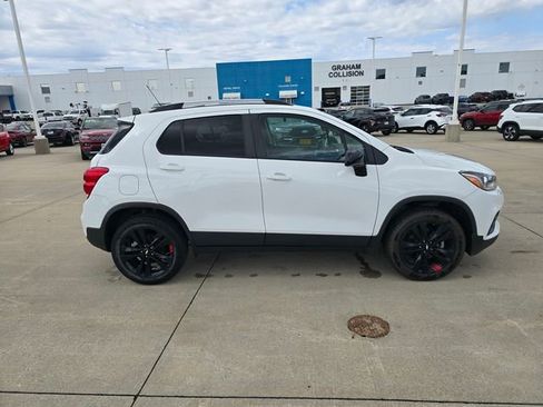 Used 2020 Chevrolet Trax LT w/ Sun & Sound Package AWD/4WD image 8