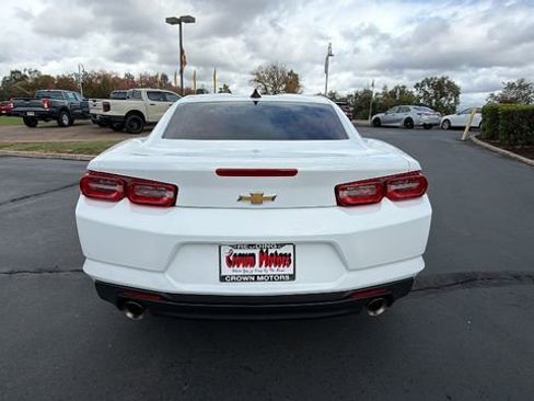 Used 2024 Chevrolet Camaro LT w/ Technology Package image 5