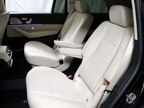 Used 2026 Mercedes-Benz GLS 450 4MATIC image 12