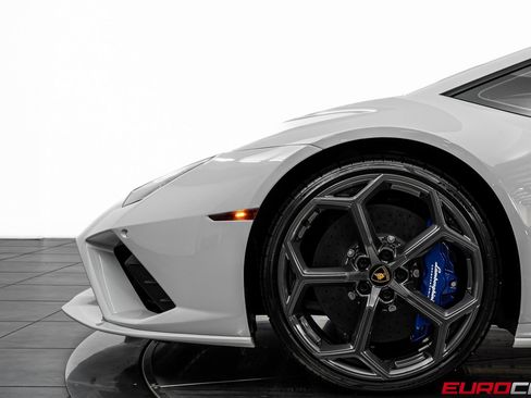 Used 2023 Lamborghini Huracan EVO image 14