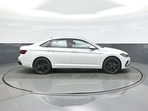 New 2026 Volkswagen Jetta SE image 8