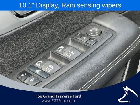 Used 2025 Chrysler Pacifica Limited FWD image 17