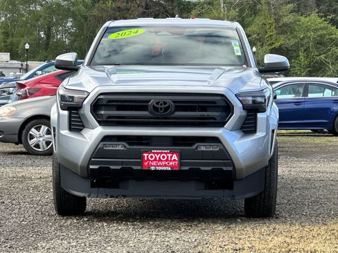 Used 2024 Toyota Tacoma SR5 AWD/4WD image 6