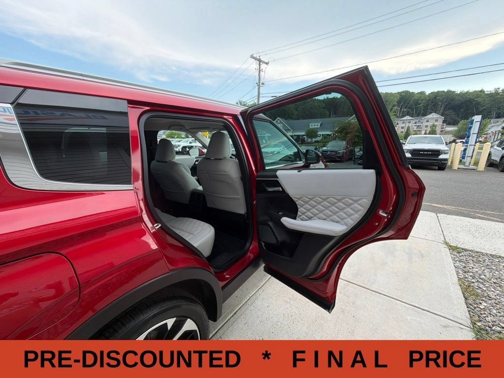 Used 2023 Mitsubishi Outlander SEL AWD/4WD image 59