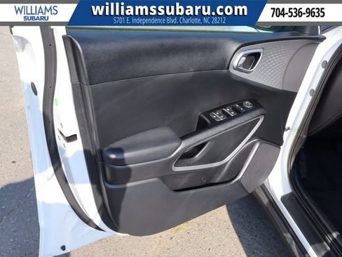 Used 2024 Kia Soul LX FWD image 17