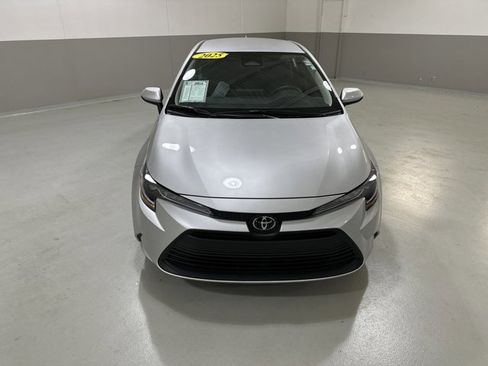 Used 2025 Toyota Corolla LE image 3