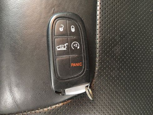 Used 2019 Jeep Cherokee Limited FWD image 32