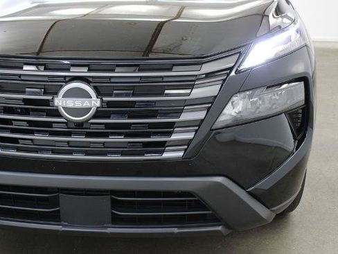 Certified 2026 Nissan Rogue SV FWD image 8