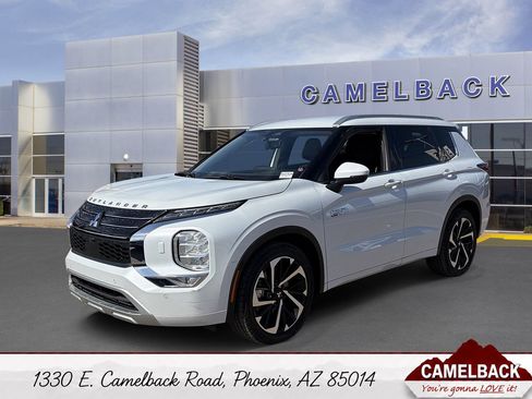 Used 2023 Mitsubishi Outlander 4WD Plug-In Hybrid image 1